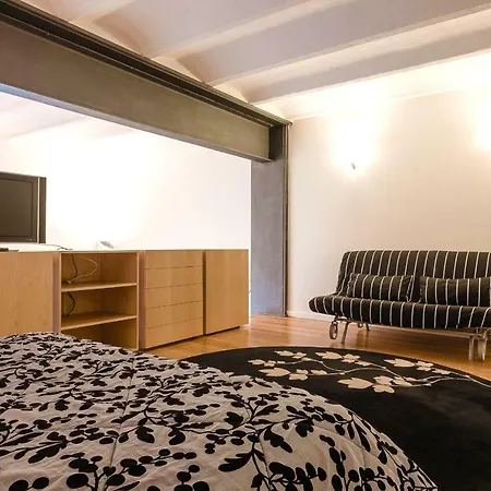 Modern Loft With Sunny 130sqm Terrace! Appartamento